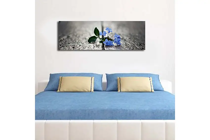 Canvastavla med LED-belysning 30x90 cm - Blommor som växer mellan sprickor i en träyta