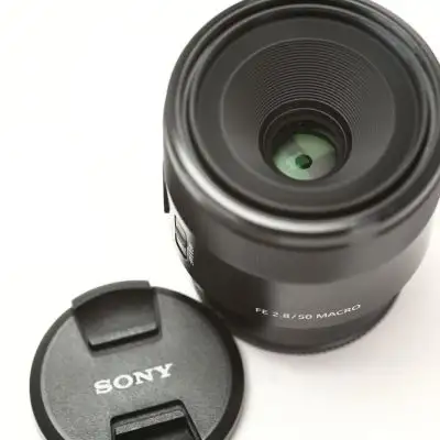 Sony FE 50/2.8 Macro objektiv BEGAGNAD