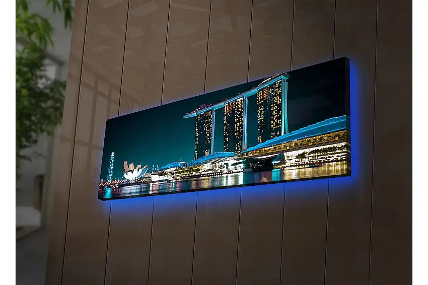 Canvastavla med LED-belysning 30x90 cm - Modern stadslandskap med futuristiska byggnader vid vattenytan