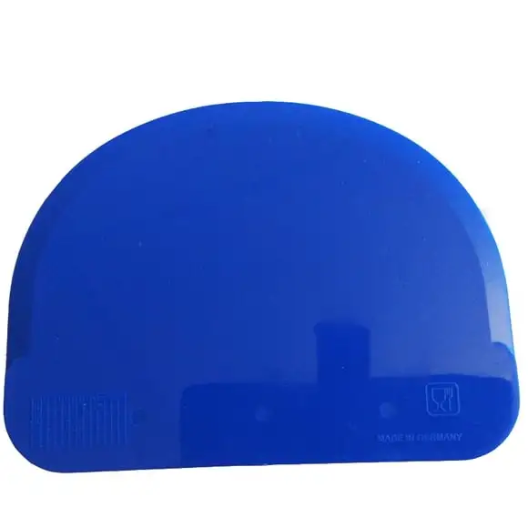 Degskrapa plast rundad blå 12x9cm