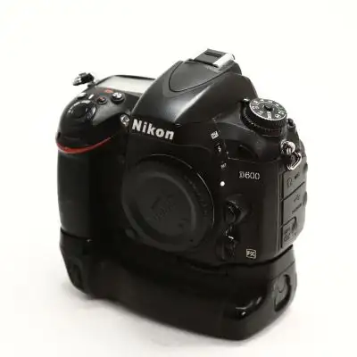 Nikon D600 + MB-D14 BEGAGNAD